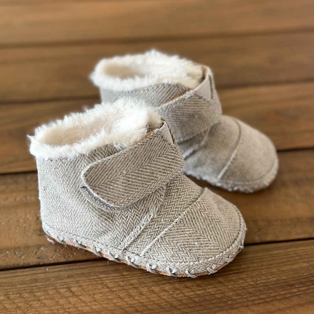 NWOT Toms | Moccasins